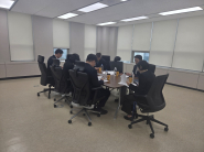 업무협의와 정책설명회를 하고 있는 모습