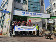 매탄4동은 통장협의회와 함께 원천리천 인근 보행구간 환경정비활동을 실시하였다.  