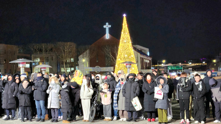 125만 수원 시민의 희망을 담은 제야의 종소리는 수원의 병오년을 힘차게 열었다.