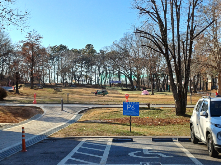 경기상상캠퍼스, 겨울철 잔디광장 전경