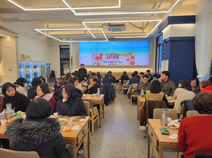 매탄3동 주민자치회, 병오년  신년맞이 떡국 행사 진행