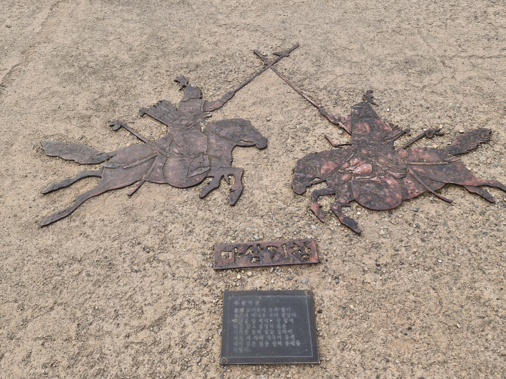 화성행궁 광장에 무예24기 중 하나로 '마상기창'이다. 