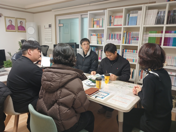 수원 나르샤 정은숙 시설장이 현황에 대한 설명을 하고 있다.