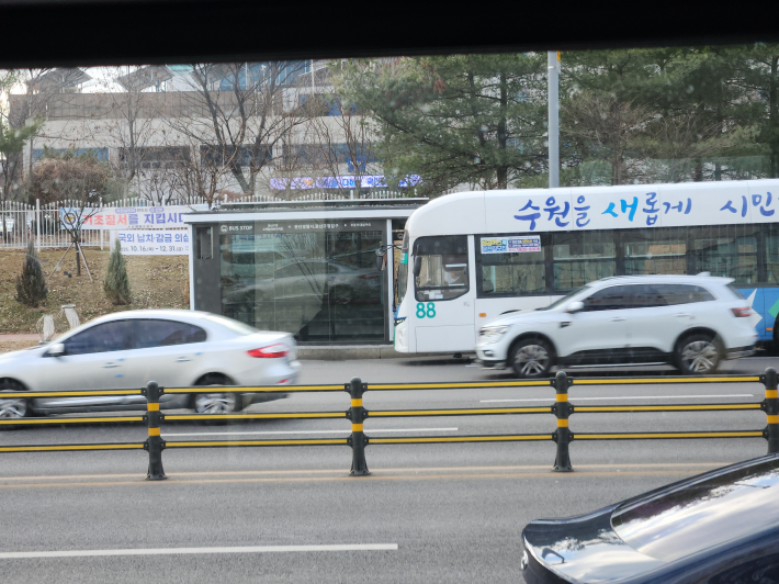 권선경찰서, 권선구청입구 새롭게 바뀐 버스정류장