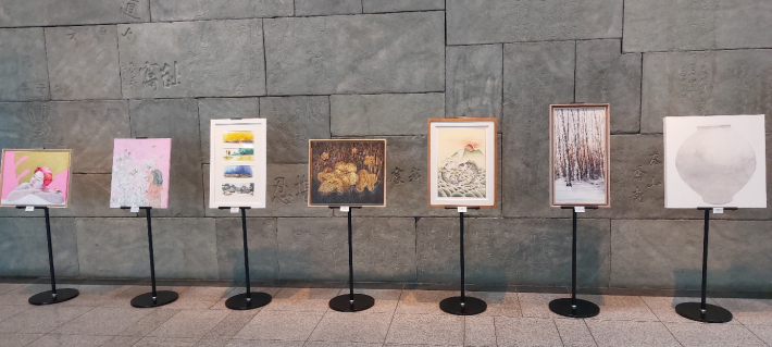 좌측 7개 전시 작품