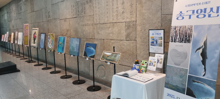 전시작품 안내와 방명록 그리고 15개 작품