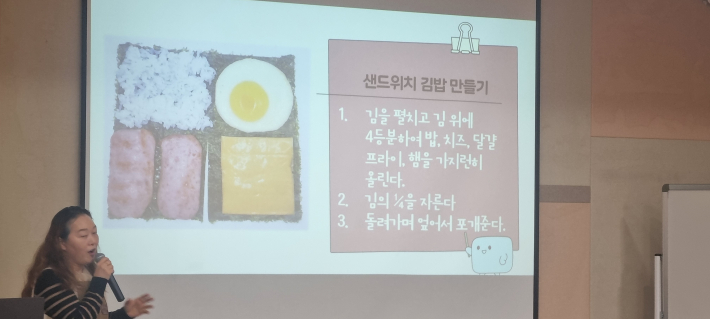 점심 시간의 식사도 어린이들이 직접 만든다. 