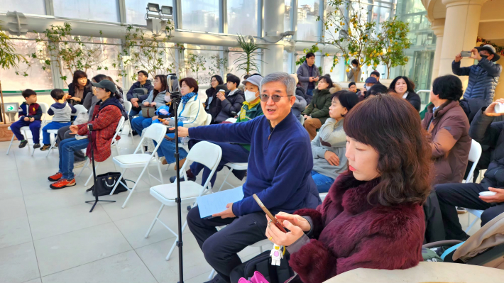 이날 광교IT기자단 5명의 기자가 공연을 즐기며 함께 취재도 하였다. 