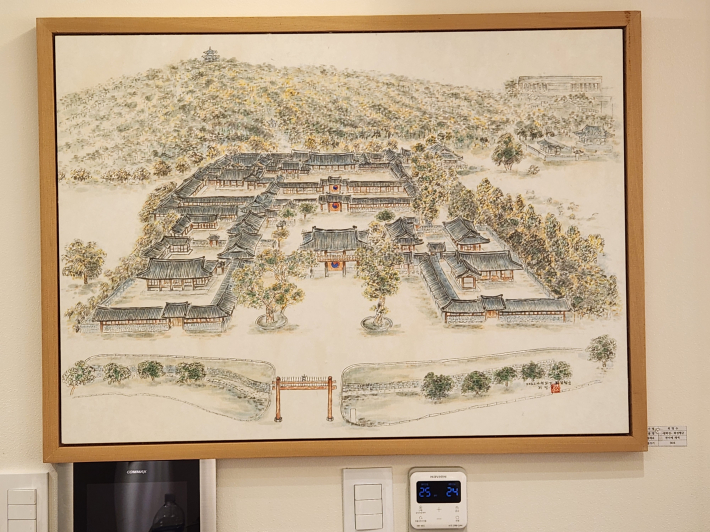  MOOL 갤러리에서 열린 2026 예지우 회원전, 최명수 작가의 화성행궁