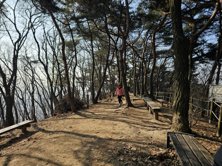 편안한 산책길. 잘 정비돤 산책로