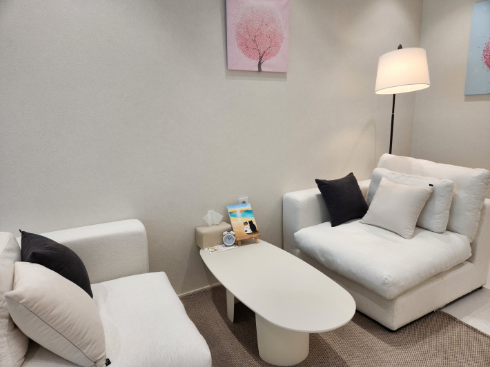 편안한 분위기의 상담실에서 전문 심리 상담사와 만나는 1:1 개인 심리상담