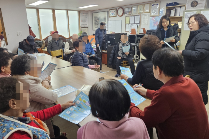 장안구 송죽동, 경로당 찾아'수원 새빛 생활비 패키지'홍보