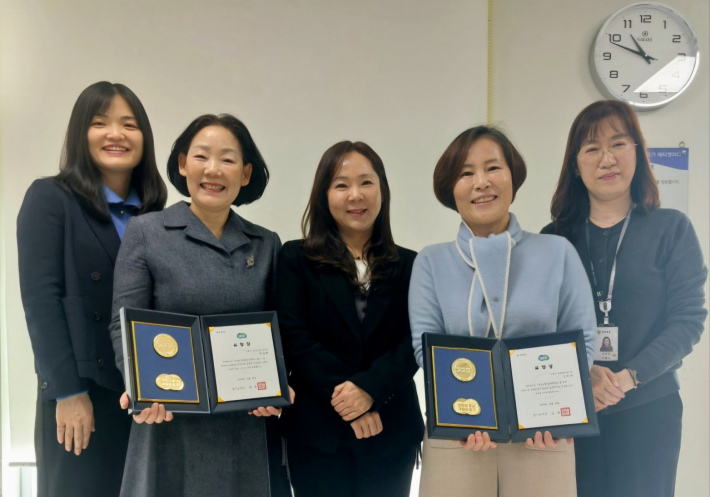 지정서 전달 후 기념사진