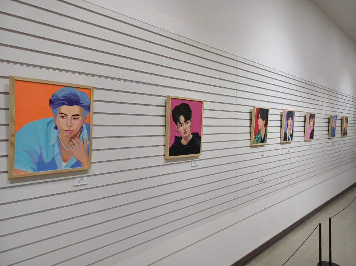 방탄소년단(BTS) 7인조 초상화 전경