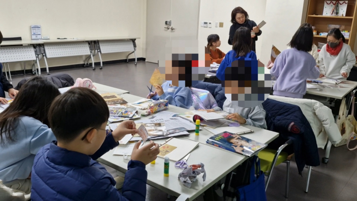 환경 그림책을 만들고 있는 어린이들