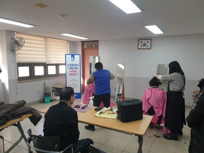 시저스맨, 매탄3동에서 저소득 노인·장애인 위한 따뜻한 '사랑의 이발 봉사' 실천