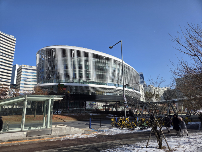 경기도서관 건물 전경