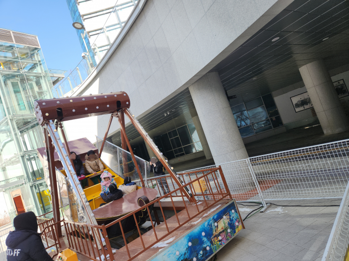 미니바이킹 이용하는 모습