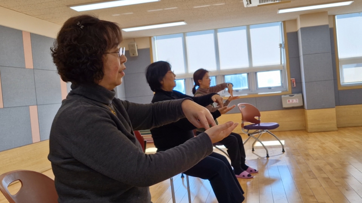 열심히 따라하고 있는 수험생