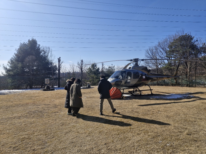 수원시가 6월 14일까지 운영하는 산불 대응 헬기.     
