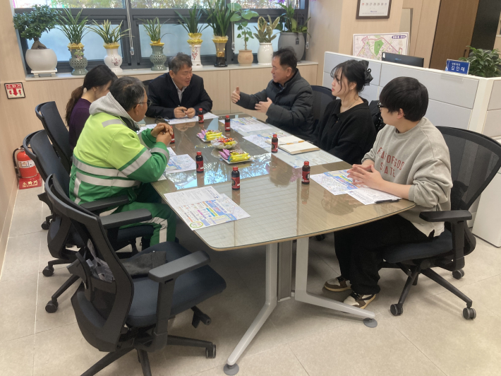 영통3동 생활폐기물 수집, 운반 대행업체 간담회 실시