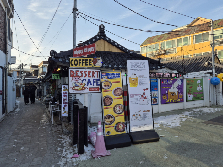 길이 하나로 정해져 있지 않아, 발걸음이 향하는 쪽마다 다른 골목 풍경이 열린다.