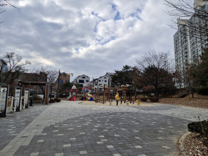금곡동 우주선 어린이공원. 노후화로 올해 리모델링을 할 계획이다. 