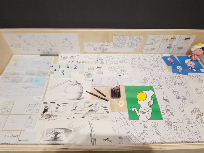 동화책의 밑그림이 되는 연필 스케치들. 이 작은 선들이 모여 한 권의 동화책이 탄생한다. 