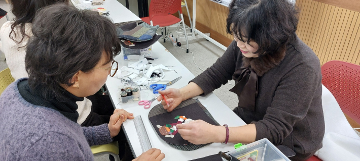 김 강사의 1:1 개별지도 장면