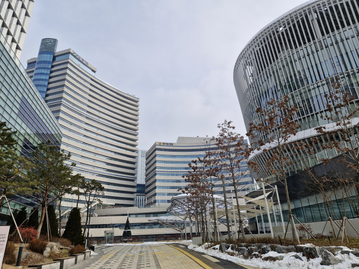 수원컨벤션센터 일대에 행정 기관. 다양한 시설이 인접해 있어 국제회의 거점으로서 경쟁력이 뛰어나다.   