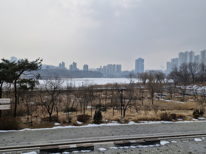 수원컨벤션센터 옆 광교호수공원. 삶의 질과 환경을 함께 설계한 도시 이미지로 미래도시 기준과 정확히 맞닿아 있다.  