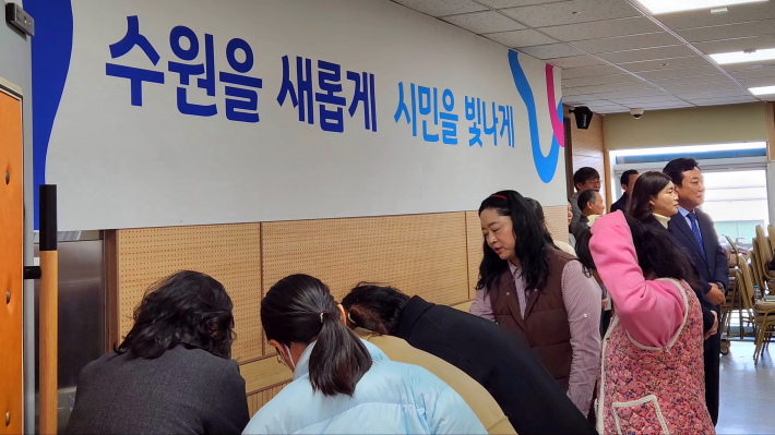 행사 시작 전 참가자들이 등록 절차를 진행하며 높은 관심을 보였다.