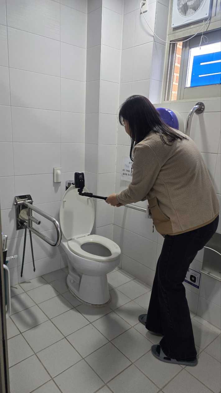 지역아동센터 불법카메라 설치 여부 현장 점검 사진