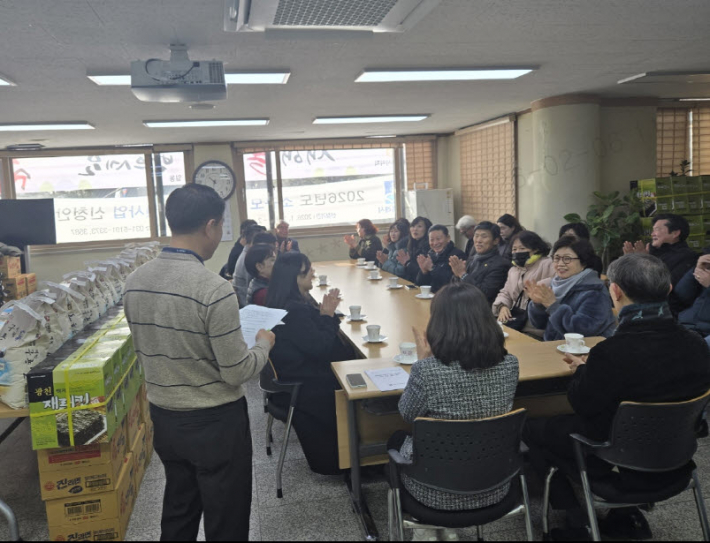 행궁동 사랑의 후원물품 전달식 진행