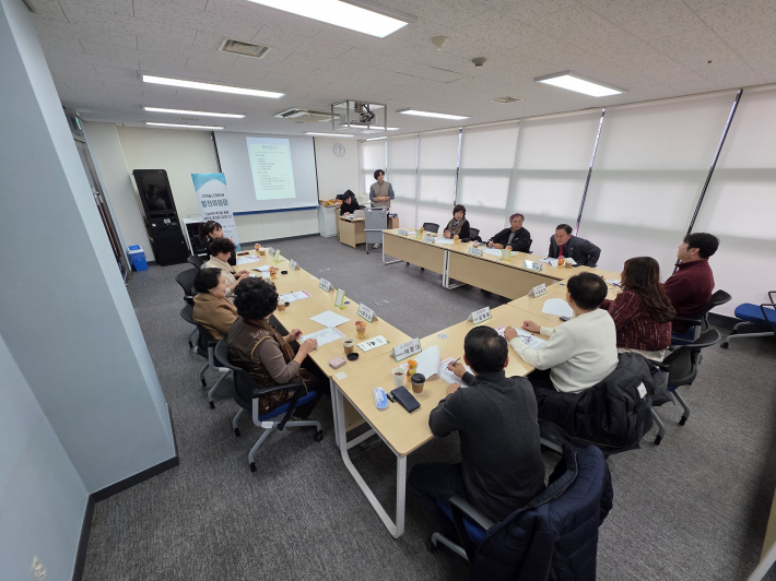 발전위원회 1차 회의가 한창이다.