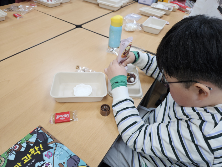 집중하는 학생의 모습