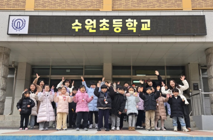 시립푸르지오자이2어린이집·수원시다함께돌봄센터18호점 초등학교 입학축하 연합행사진행- 수원초등학교에 가다.