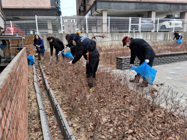 파장동이 민관 합동 설 맞이 대청소를 실시했다.