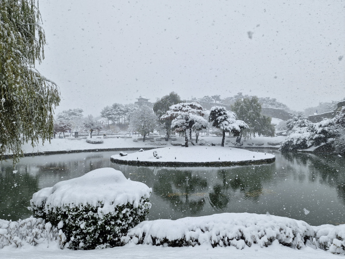 수원화성은 겨울에도 걷기 좋다. 전통 공간은 명절과 어울리고, 그 어떤 여행보다 여유롭고 편안한 코스다.   