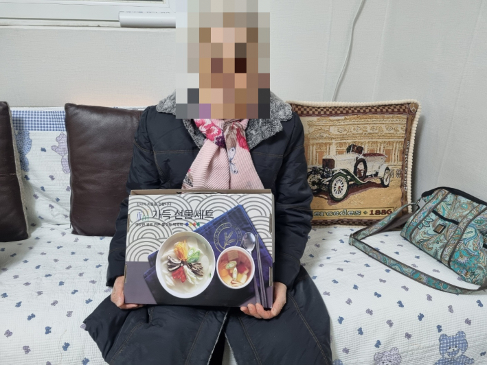 떡국떡세트는 저소득 취약계층 어르신께 전달되었다. 