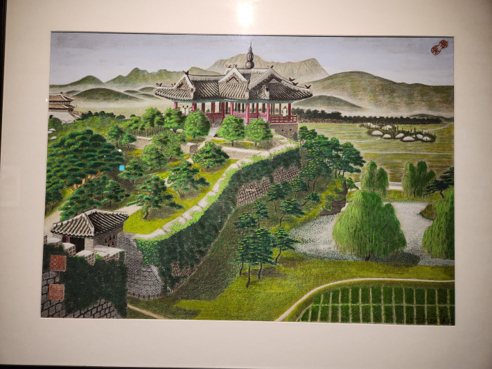 수원화성박물관에서 열리는 '윤한흠 그림으로 본 정조의 수원화성 행차길'이라는 틈새 전시회, 방화수류정