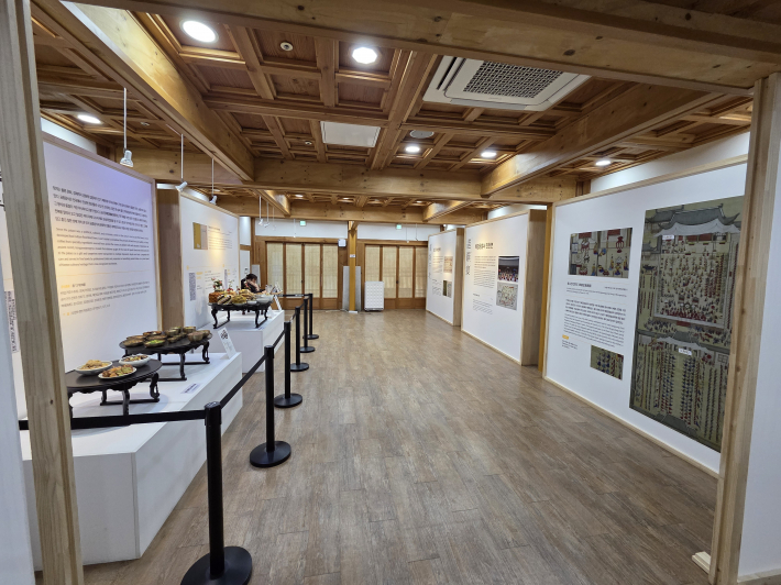 수원전통문화관 전통식생활체험관 상설전시실에서 개최되고 있는 '혜경궁홍씨 봉수당 진찬연'