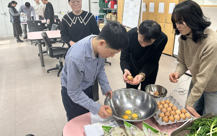 이게 떡국 위에 올라가는 지단이 되는 거죠