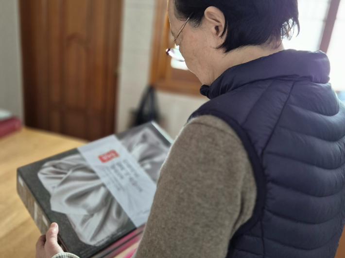 김 선물세트 50개는 지역사회 내 저소득 취약계층 어르신 가정에 전달되었다.