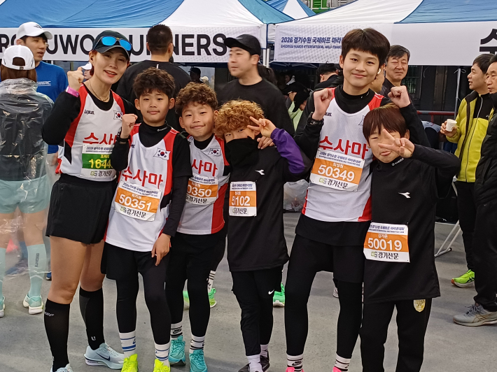 가족 단위 참가자 기념사진