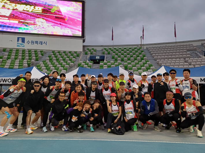 수원사랑 마라톤클럽' 기념사진