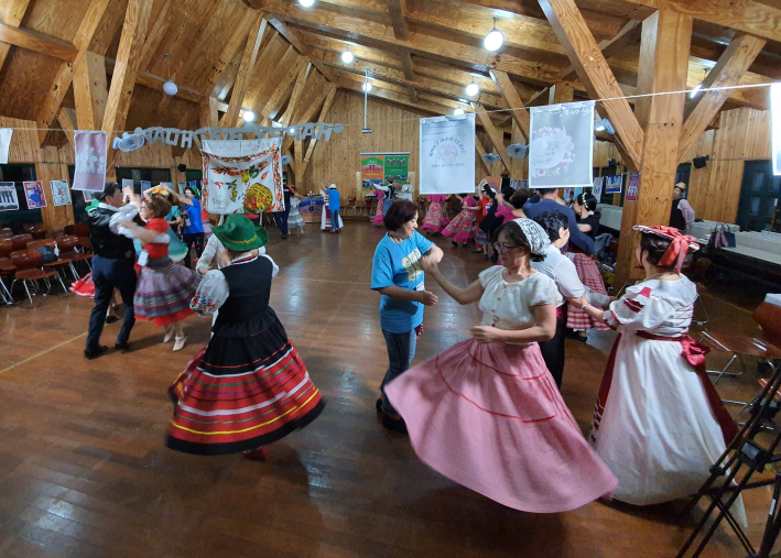 구리시 포크댄스 동아리 연수 장면