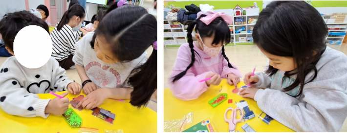 예비초등학생과 돌봄센터 학생이 함께 보석비즈를 붙이며 협동 활동을 통해 자연스러운 교류의 시간을 갖고 있다.  <사진제공 - 수다돌19호점>