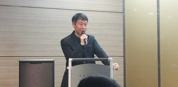 해설을 맡은 김재윤 바이올리니스트