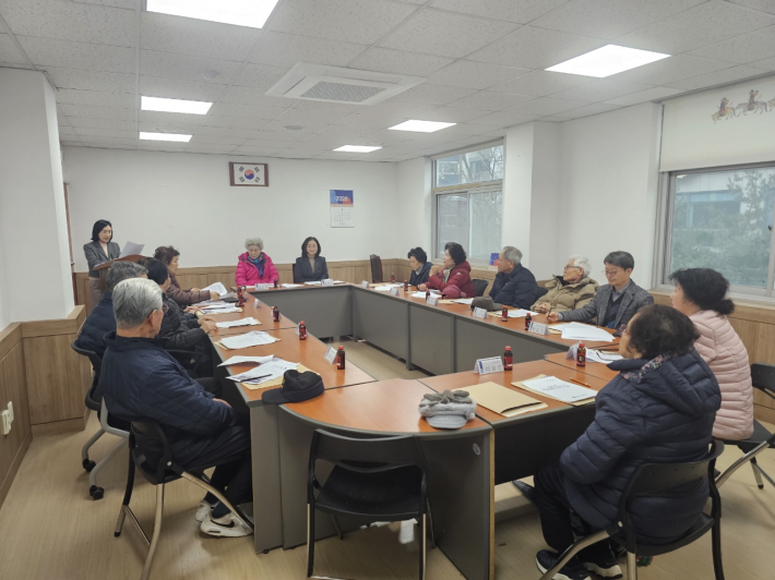 매탄3동 경로당협의회 정례회의가 진행되고 있다.